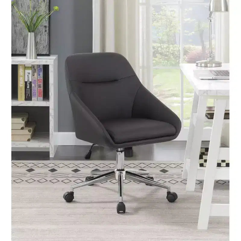 Chaise de bureau recouverte de similicuir avec 5 roulettes