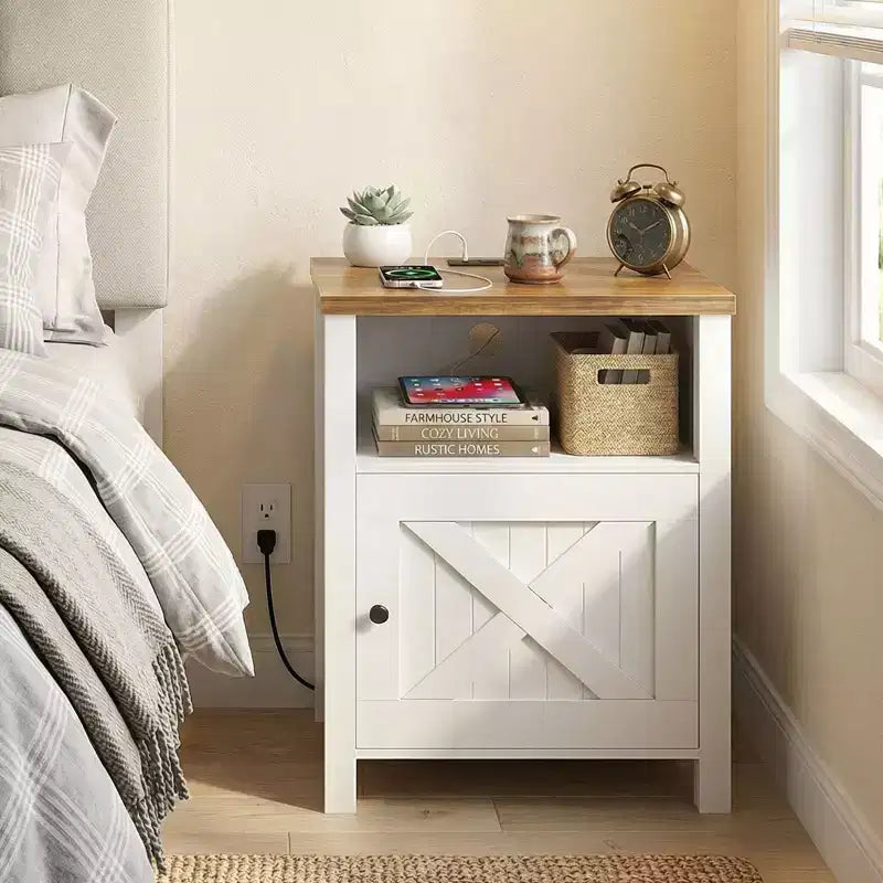 Table de chevet de rangement rustique avec port USB et prise de courant intégrés ; Comprend des étagères ouvertes et des armoires fermées, Table de chevet avec rangement