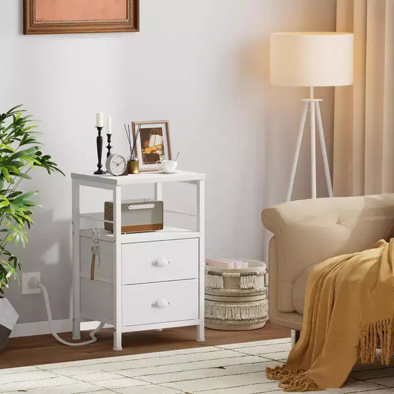 Lot de 2 tables de chevet avec station de charge et ports USB, tables d'appoint de chevet modernes avec 2 tiroirs en tissu et étagères de rangement, tables de bout, chambre à coucher, blanc