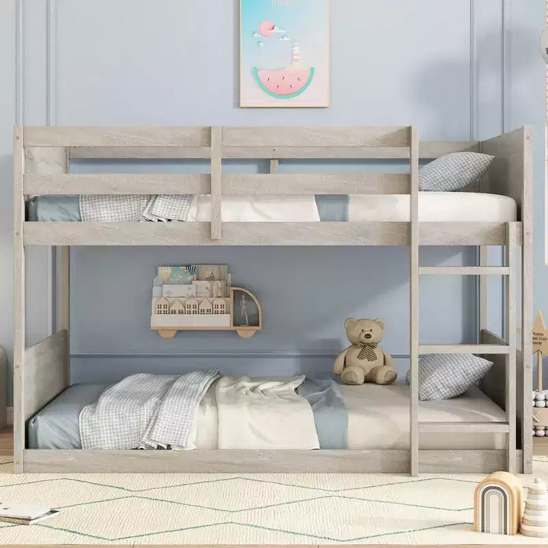 Lit superposé simple sur simple avec tête et pied de lit à panneaux, cadre en bois d'hévéa avec barrières de sécurité et échelle, chêne antique