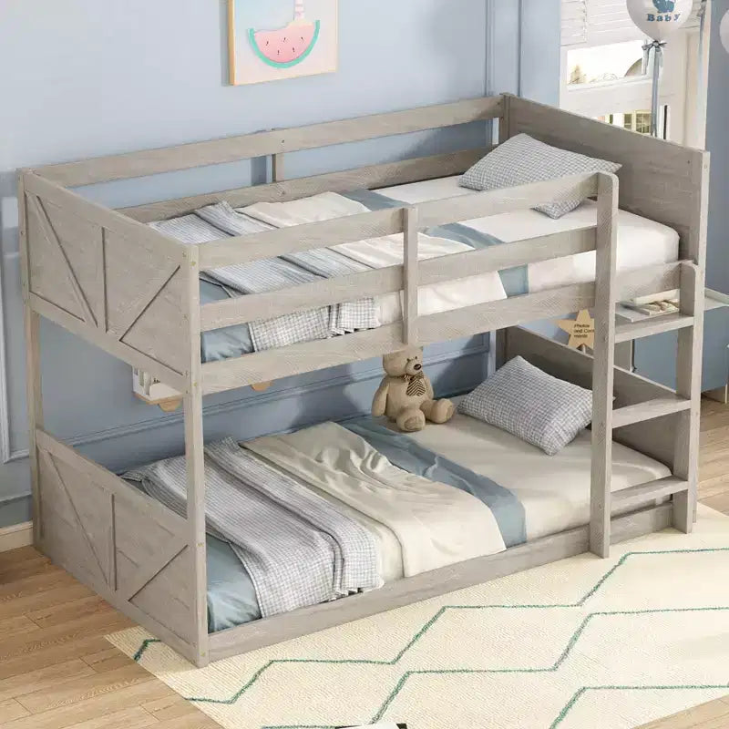 Lit superposé simple sur simple avec tête et pied de lit à panneaux, cadre en bois d'hévéa avec barrières de sécurité et échelle, chêne antique