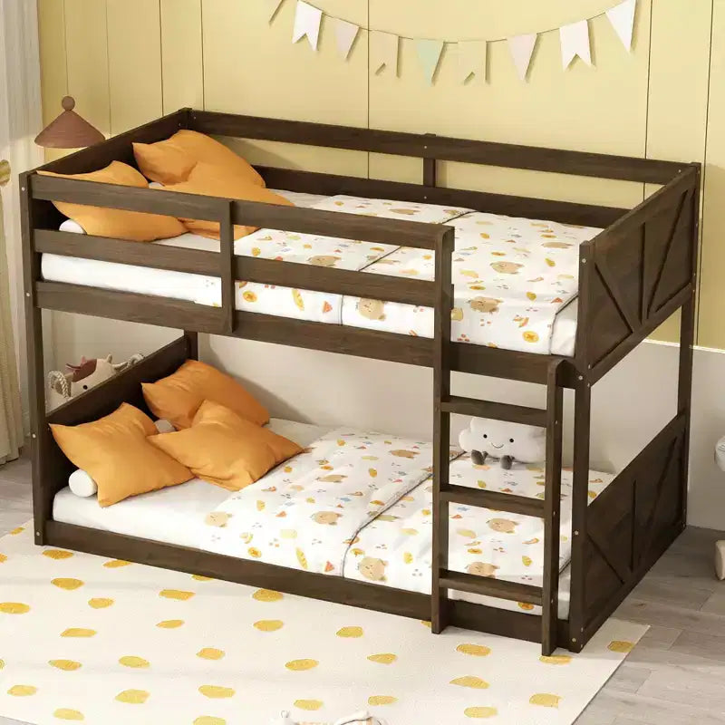 Lit superposé simple sur simple avec tête et pied de lit à panneaux, cadre en bois d'hévéa avec barrières de sécurité et échelle, chêne antique