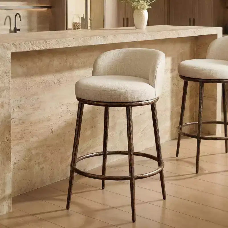 Lot de 2 tabourets de bar hauteur comptoir, tabourets de comptoir modernes rembourrés avec pieds en fer bronze martelé, chaises d'îlot en tissu bouclé pour salle à manger et bar