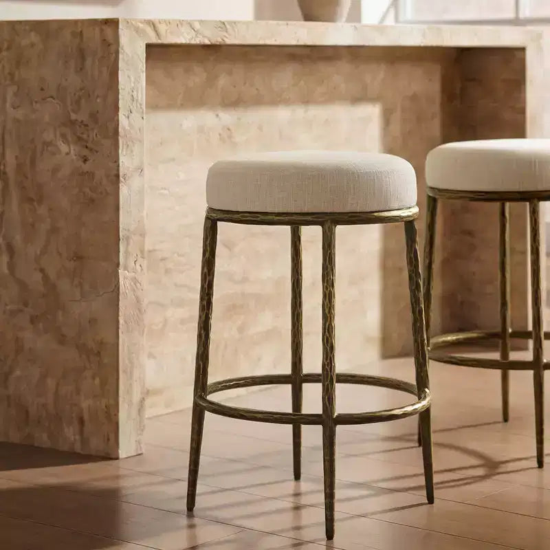 Lot de 2 tabourets de bar hauteur comptoir, tabourets de comptoir modernes rembourrés avec pieds en fer bronze martelé, chaises d'îlot en tissu bouclé pour salle à manger et bar