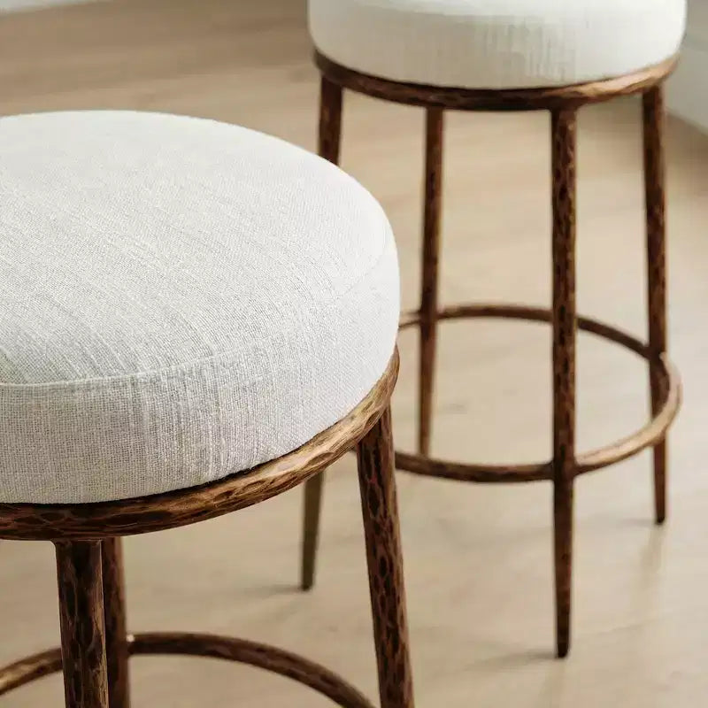 Lot de 2 tabourets de bar hauteur comptoir, tabourets de comptoir modernes rembourrés avec pieds en fer bronze martelé, chaises d'îlot en tissu bouclé pour salle à manger et bar