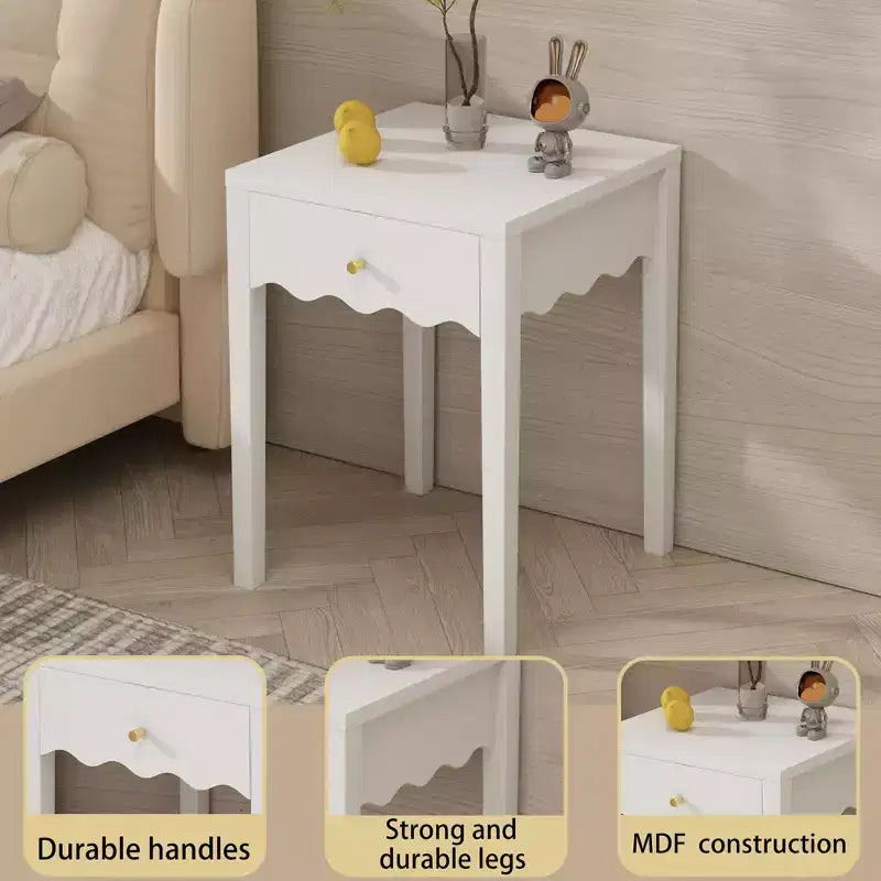 Table de chevet blanche avec tiroir, table de chevet moderne avec tablier ondulé, table d'appoint compacte pour chambre et salon, petite table d'appoint avec rangement