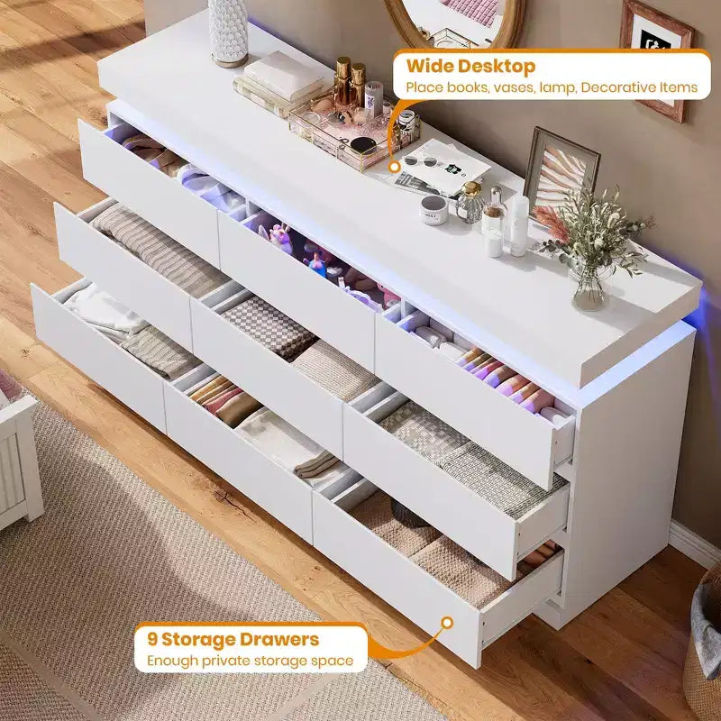 Commode 9 tiroirs pour chambre à coucher, Meuble de rangement avec station de recharge et lumières LED, Double armoire de rangement en bois, Meuble TV commode moderne